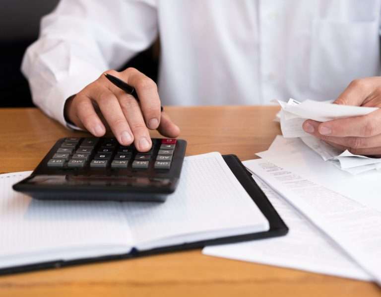 Quản lý chính sách giá linh hoạt theo khách hàng, xuất hoá đơn tự động, quản lý công nợ khách hàng chính xác, xuất hoá đơn nhanh và chuyên nghiệp